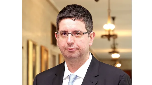 Доц. Петър Чобанов пред СТАНДАРТ: Еврото ще засили интереса на инвеститорите към България