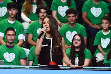 Очарователна млада певица шашна всички в "Аз обичам България"