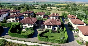 Пръстен от тузарски квартали около София. Бум на къщите