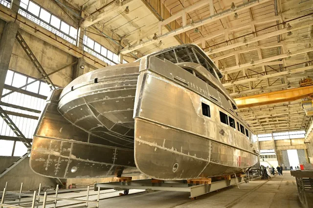 Яхтен гигант позлатява наш град. Изстрелва го при най-големите /СНИМКИ/