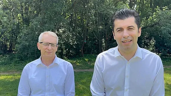 Денков и Кирил Петков хванаха гората