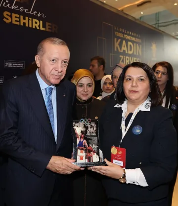 Кметът на Момчилград връчи плакет на Ердоган