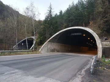 Внимание за шофьорите! Утре ще бъде мъка на този тунел