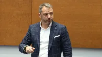 Делян Добрев хвърля кърпата. Напуска парламента