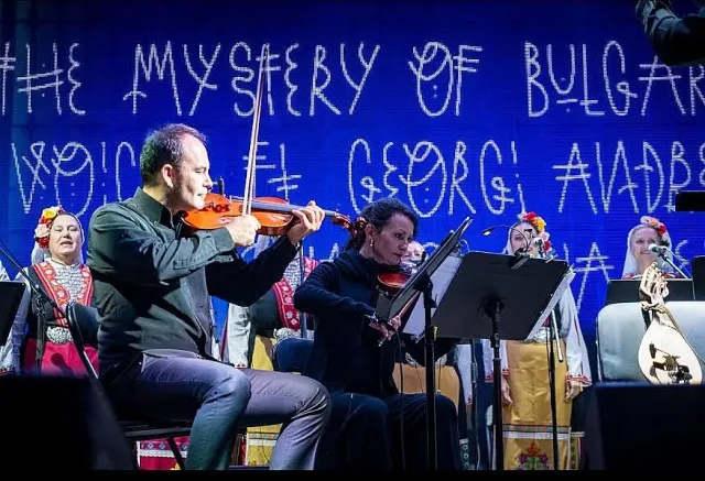 "Изкуството на квартета" на светлина от свещи