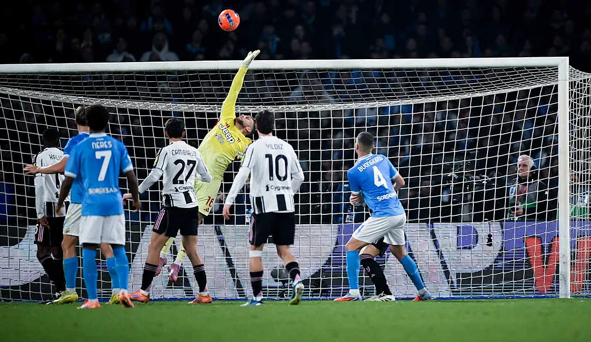 Наполи нокаутира Ювентус и се върна на върха