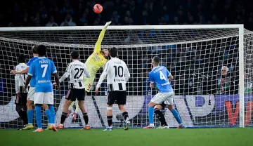 Наполи нокаутира Ювентус и се върна на върха