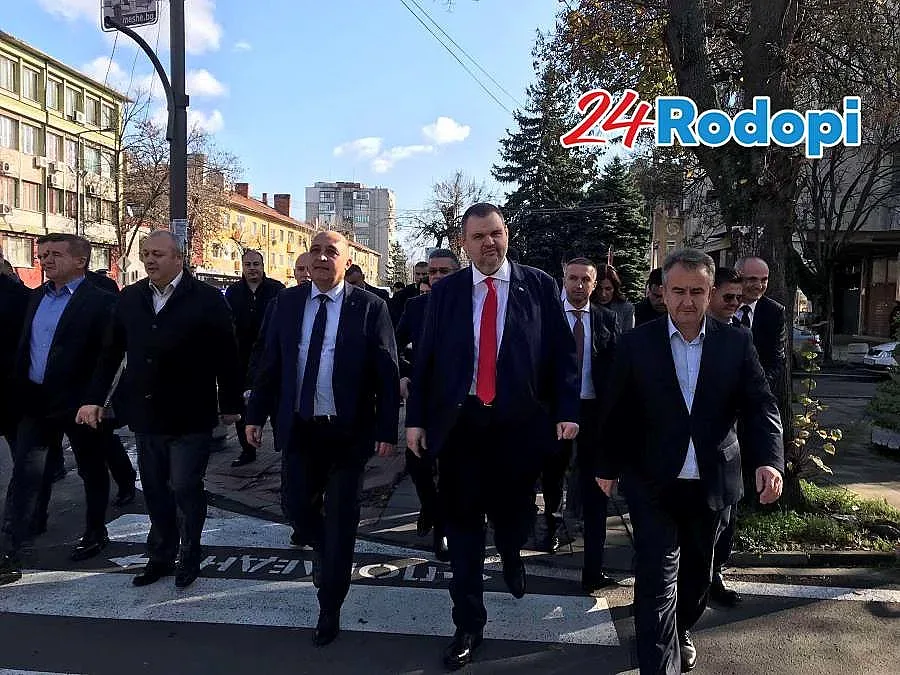 Пеевски пристигна в Кърджали. Срещна се с актива на партията