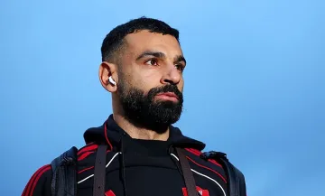 Драмата продължава! Качва ли се Салах в самолета 