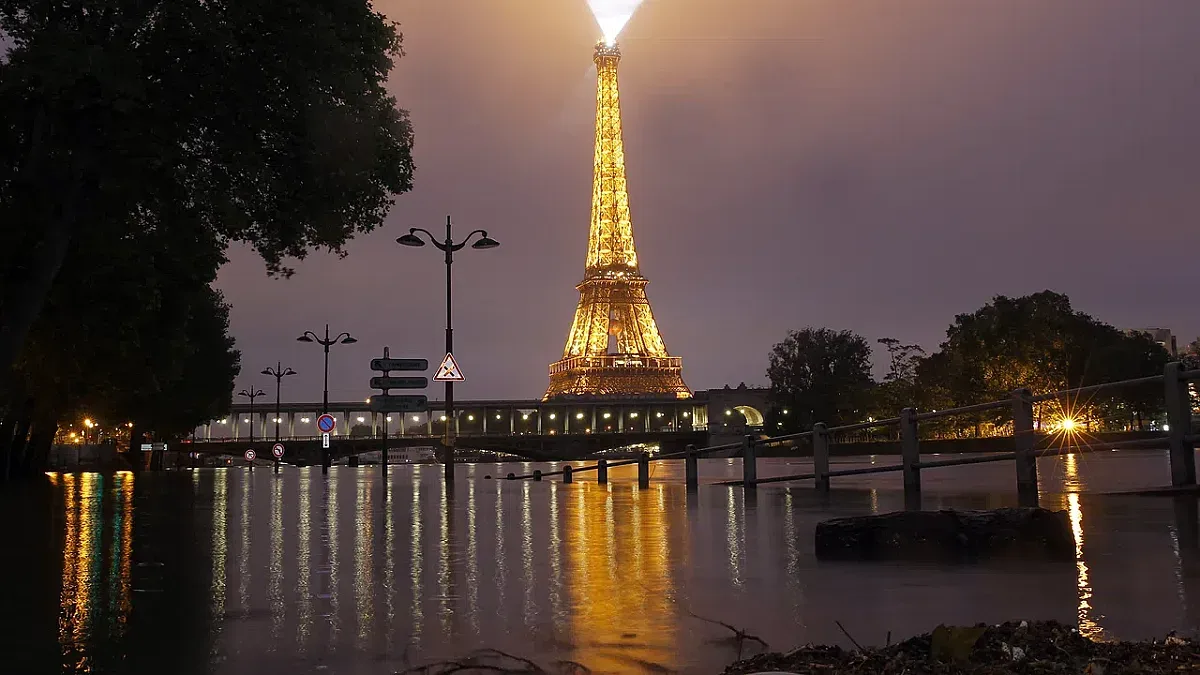 Легендарен френски клуб отваря врати