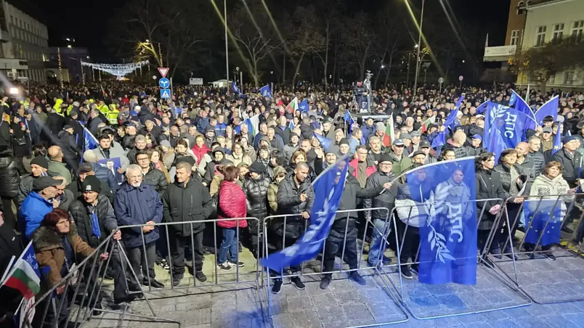 България се вдигна: НЕ на омразата! ВИДЕО и снимки от площадите