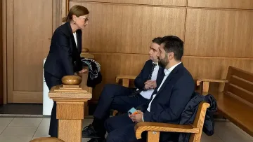 Почна се! Кирил Петков и Божидар Божанов в съдебната зала