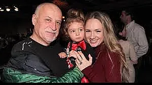 Лора Караджова отново обиди тежко баща си!