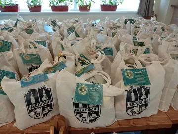 Община Етрополе с кампания „Споделена и топла Коледа“ за хората от третата възраст