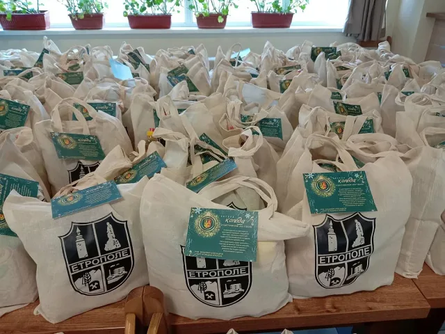 Община Етрополе с кампания „Споделена и топла Коледа“ за хората от третата възраст