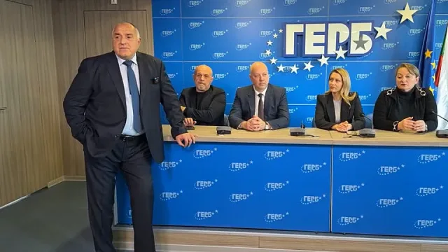 Борисов даде наставления на своите и показа новия знак на ГЕРБ