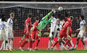 Димитър Митов герой на вратата, въпреки загубата на Абърдийн