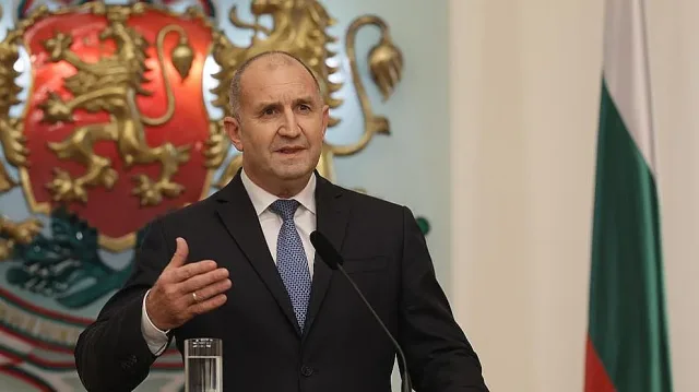 Радев със спешен ход след оставката на кабинета