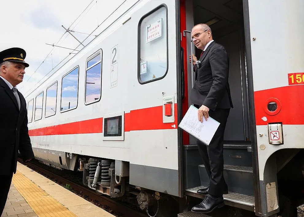 БДЖ с важна промяна за влаковете. Пътуваме по-малко