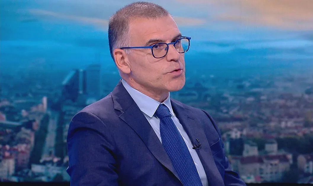 Симеон Дянков поднесе предизвикателен подарък на Борисов за ЧРД