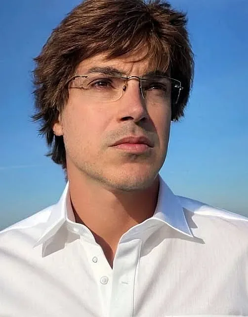 Млад професор с план към поколение Z. Лустрация и дигитален диктат