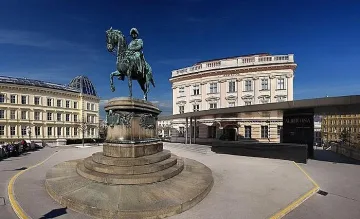 Необичайна среща между минало и настояще в един пленителен арт спектакъл