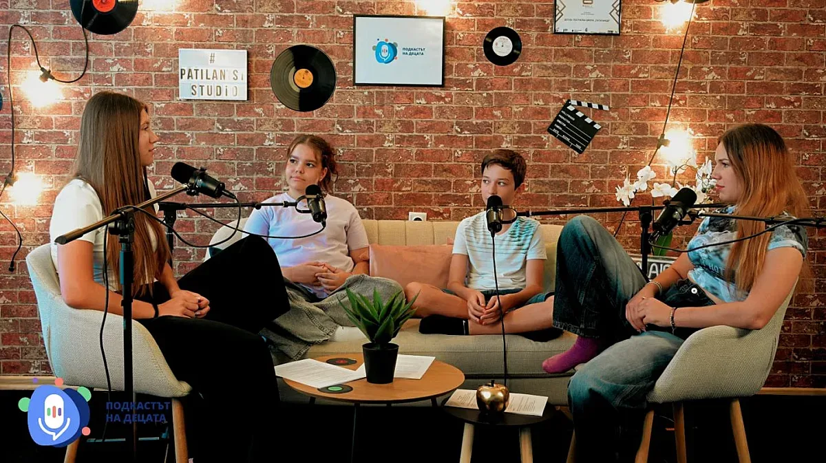 Ученици от Русе създадоха образователен подкаст по теми, които вълнуват младите