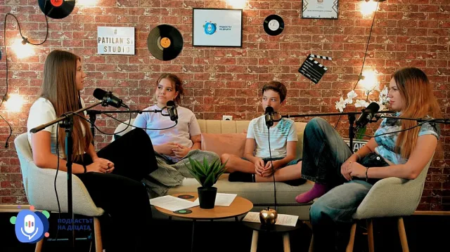 Ученици от Русе създадоха образователен подкаст по теми, които вълнуват младите
