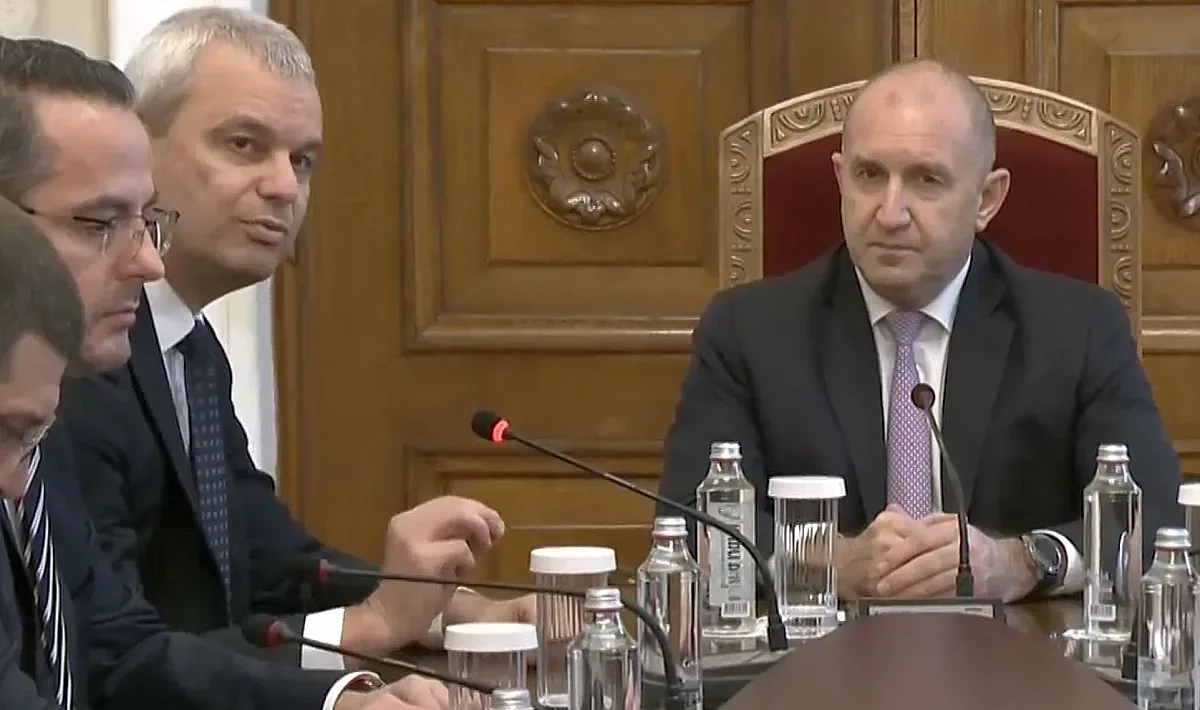 Костадинов извади апокалипсиса с еврото на масата пред Радев