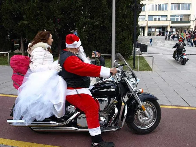 В неделя дядо Коледа ще пристигне на своя мотор в Стара Загора