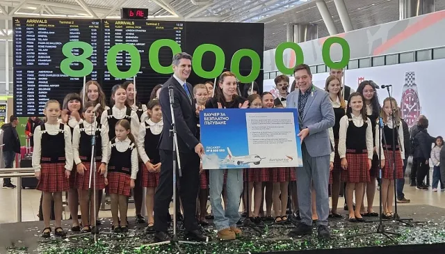 Рекордна година за летището в София! 8-милионният пътник кацна с България Еър