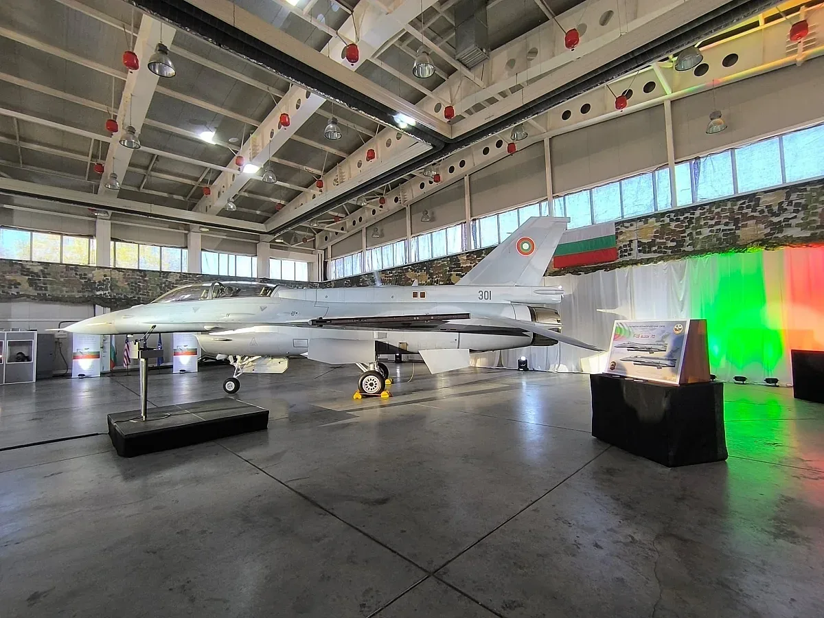 Ключов етап за българските ВВС! Готови са всички F-16 от първата партида