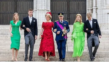 Принцеса Елизабет смълча всички. Жертва роклята си за....