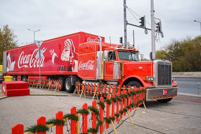 Финалът на турнето на Коледния камион на Кока-Кола ще бъде три поредни дни в София