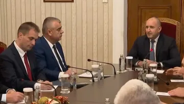 Дерибеите изненадаха Радев! Обявиха се за автори на протестите