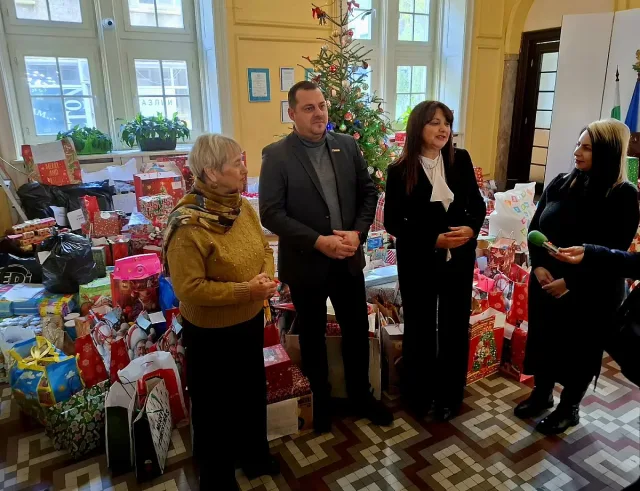 Областният управител Владимир Крумов: Поклон и огромно благодаря към всеки дарител в „Елха на доброто“