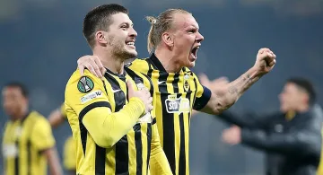 Инфарктен обрат вкара АЕК Атина в топ 3 на Лигата на конференциите