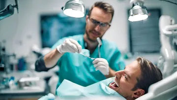 Зъболекарят става лукс. Усмивката поскъпва