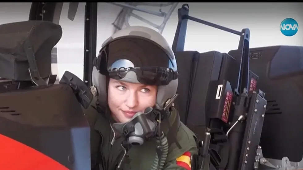 Принцеса се качи на боен самолет, направи нещо невиждано /ВИДЕО/