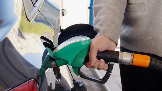 Наплив от гръцки екскурзианти, зареждат евтино гориво