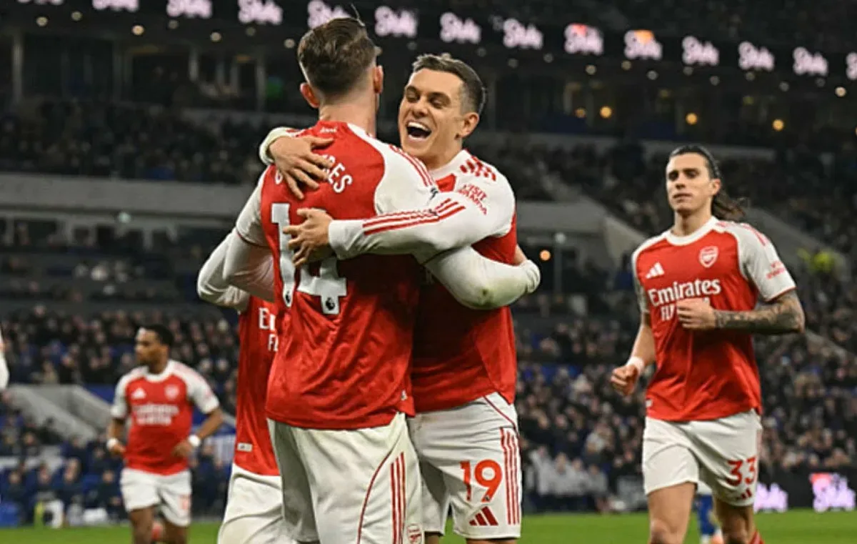 Арсенал празнува Коледа на върха, дузпа реши битката срещу Евертън