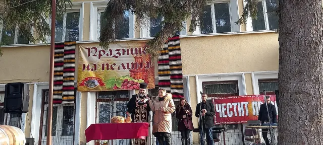 В старозагорското село Змейово отличиха най-добрите майстори на наложен пелин