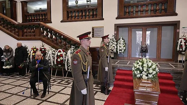 Стотици се простиха с легендарния Боян Радев