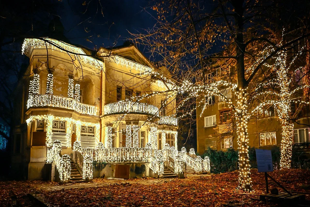 Магията на коледната украса. Български народни обичаи и модерни влияния