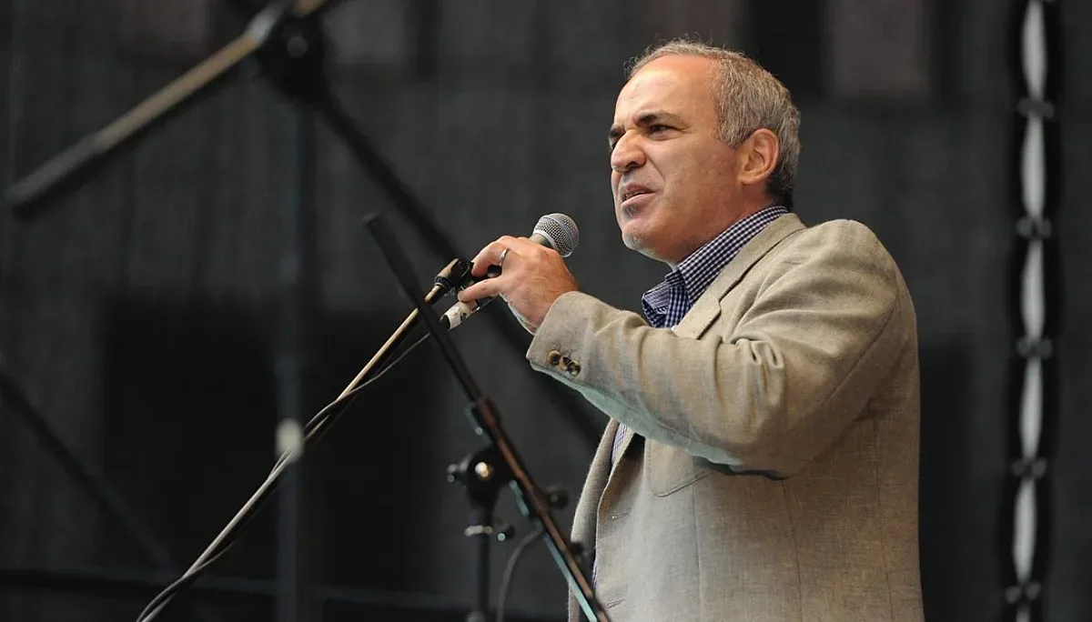 Русия обяви Каспаров за издирване! Заплашват го до 7 години затвор