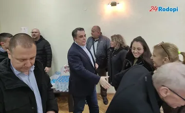 Асен Василев отиде в Кърджали, но се уплаши. И се заключи