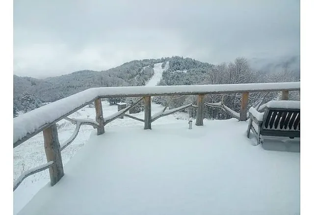 Снежен капан! Стотици без ток в Осоговската планина