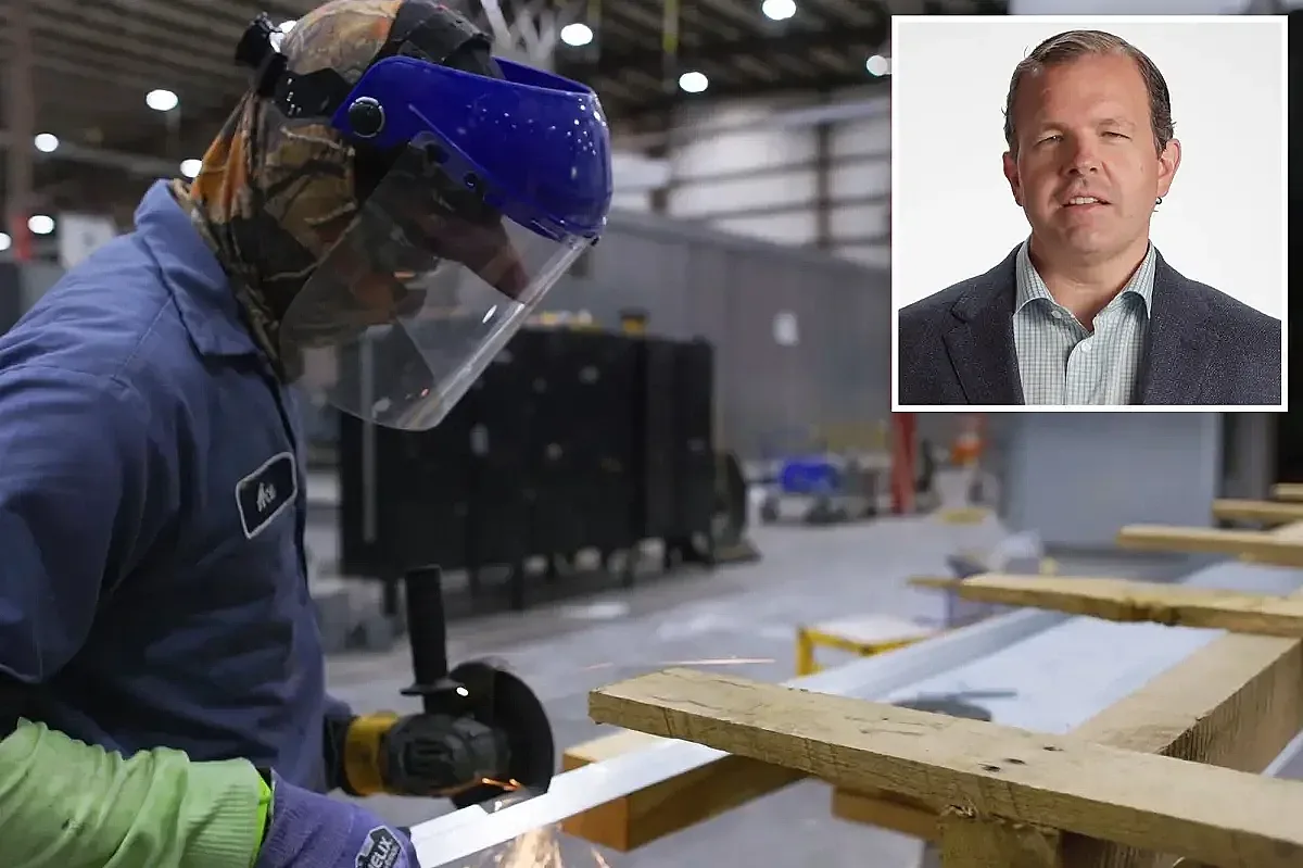 Шеф на завод раздаде бонуси. Работниците изпаднаха в шок