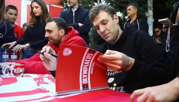 Везенков в главна роля при драматичен успех на Олимпиакос