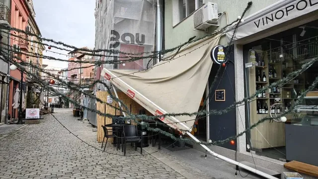 Стихията не спира. Помете още два града /СНИМКИ/